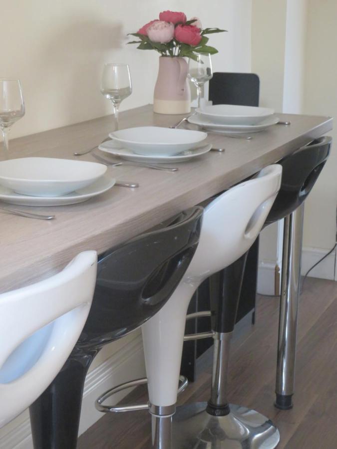 Entire 2 Bed Ground Floor Apartment Central But Quiet Newmarket  Εξωτερικό φωτογραφία