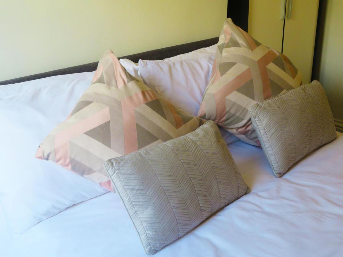 Entire 2 Bed Ground Floor Apartment Central But Quiet Newmarket  Εξωτερικό φωτογραφία