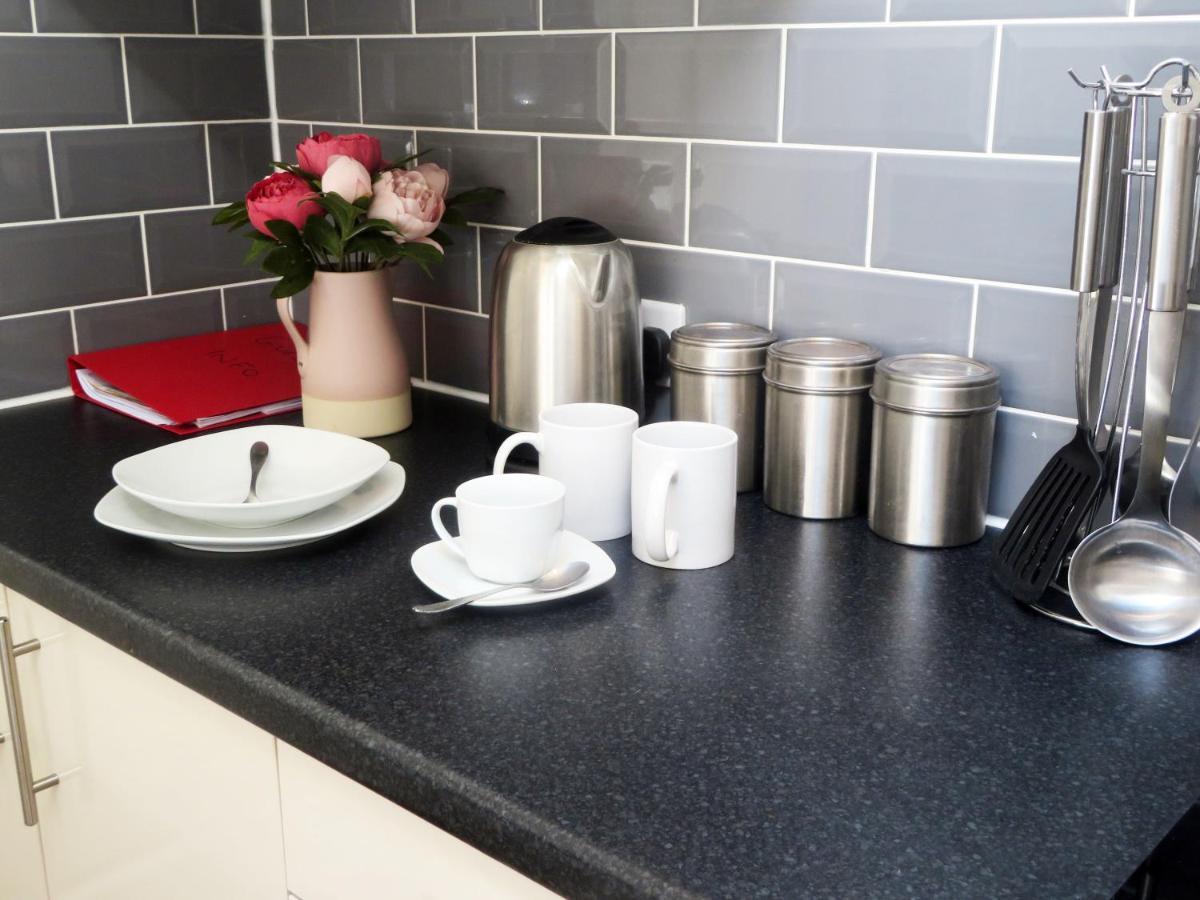 Entire 2 Bed Ground Floor Apartment Central But Quiet Newmarket  Εξωτερικό φωτογραφία